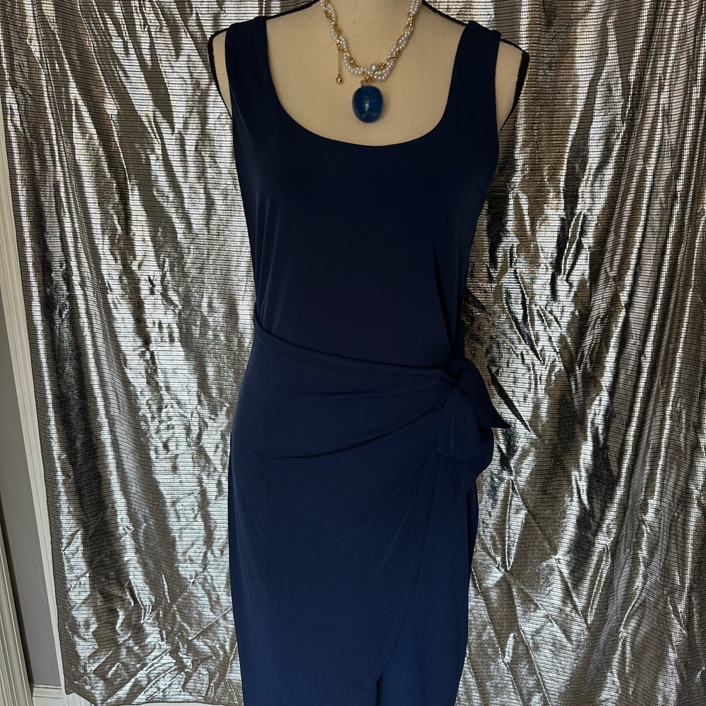 Elegant Navy Blue Sleeveless Dress